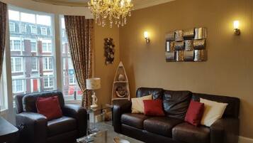 Superior Apartment, Private Bathroom, Courtyard View (Split Level) | Interior