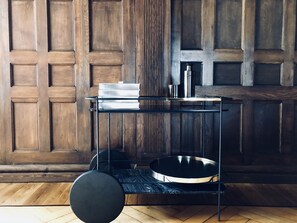 Luxury Apartment | Room amenity