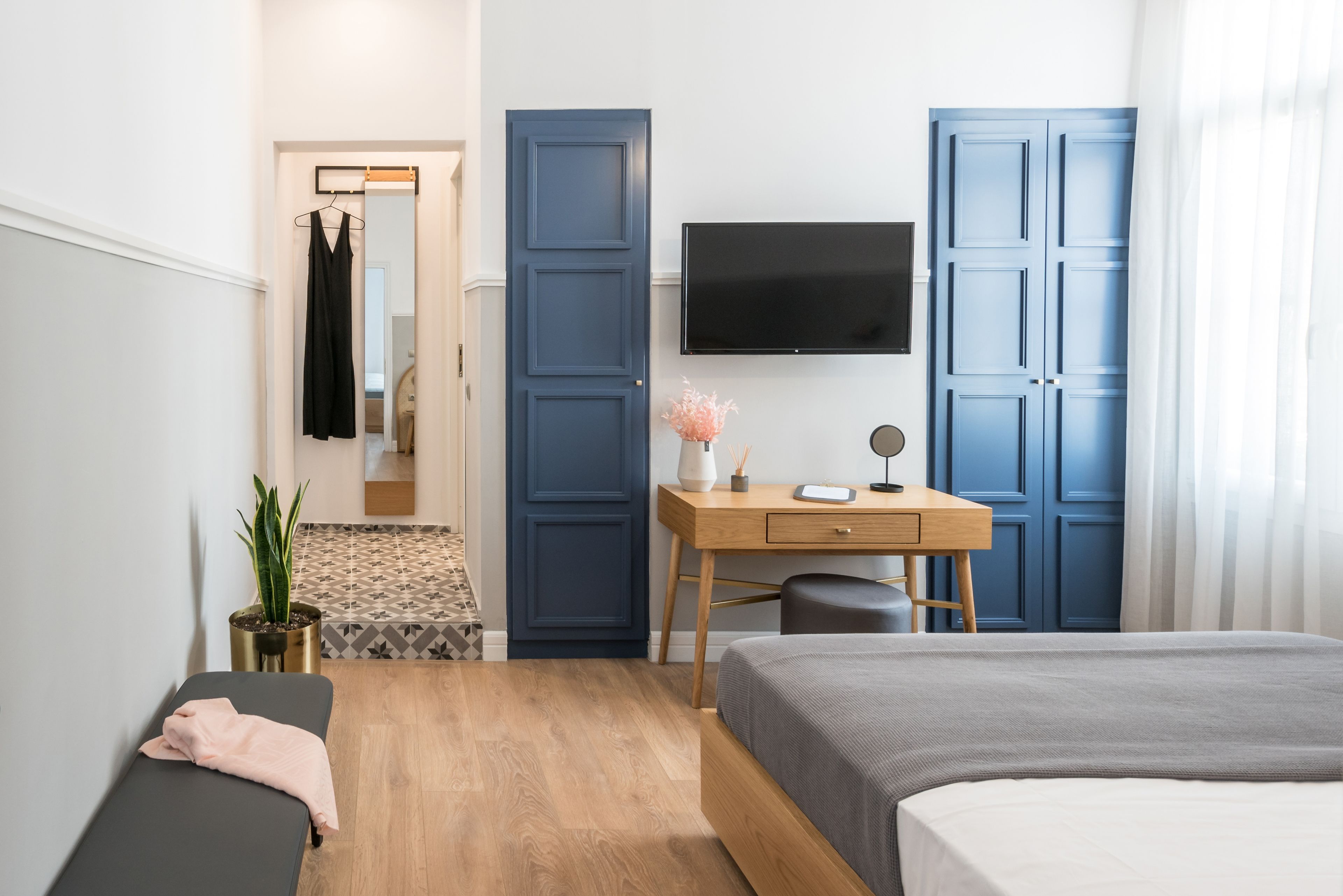 deluxe apartment, 1 bedroom | premium bedding, in-room safe, desk, soundproofing