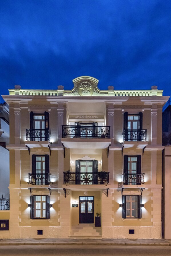 Front of property – evening/night - The Anthemion House (Kavala)
