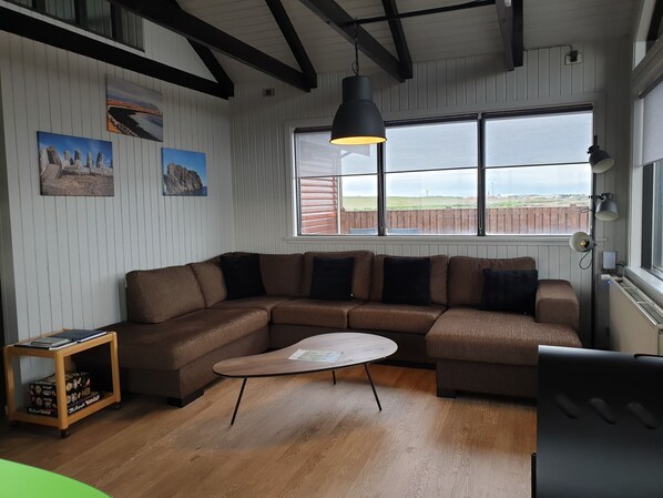 Cottage, 4 Bedrooms | Living area