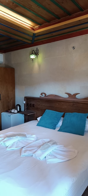 203 STANDARD STONE ROOM | Egyptian cotton sheets, premium bedding, desk, soundproofing