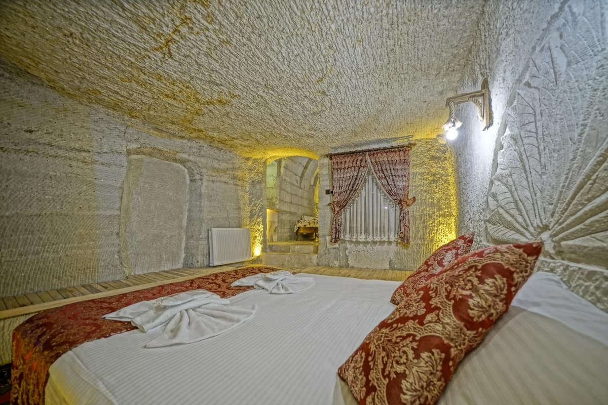 Luxury Suite | Egyptian cotton sheets, premium bedding, desk, soundproofing