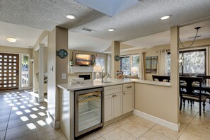 Interior - 102 Beachwalk – Your Coastal Retreat Just Moments from the Shore! (Hilton Head Island)
