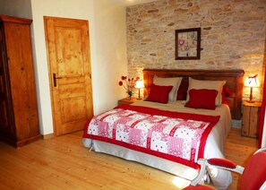 Double Room | Premium bedding, individually decorated, individually furnished, desk