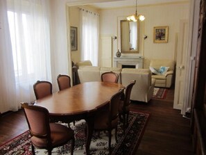 Free daily continental breakfast - Aude Cité-City (Carcassonne)