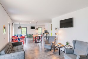 Living area - HI Parque das Nações – Pousada de Juventude - Hostel (Lisbon)