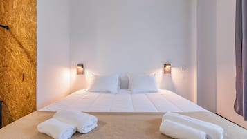 Double Room, Private Bathroom | Blackout drapes, bed sheets, wheelchair access