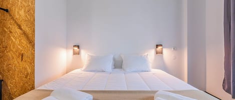 Double Room, Private Bathroom | Blackout drapes, bed sheets, wheelchair access