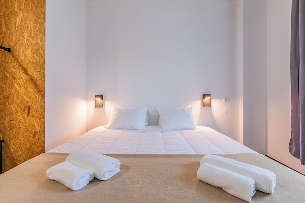 Double Room, Private Bathroom | Blackout drapes, bed sheets