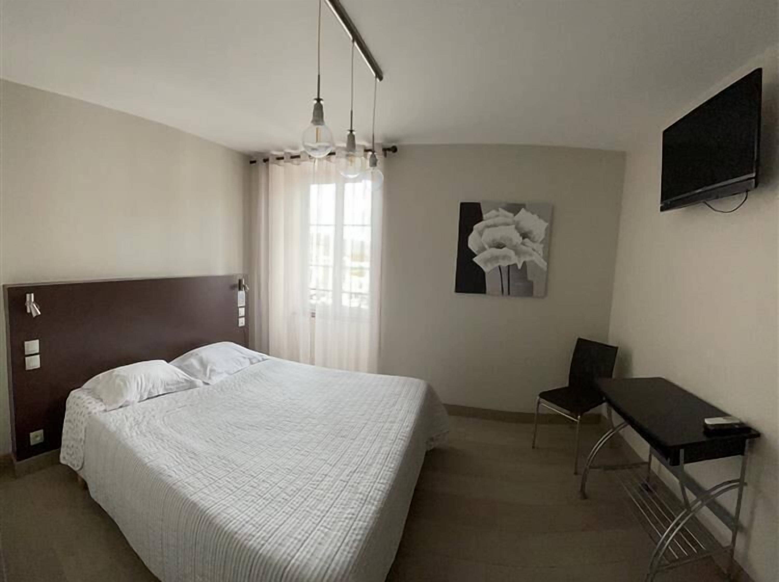 comfort double room | blackout curtains, free cots/infant beds, free wifi, bed sheets