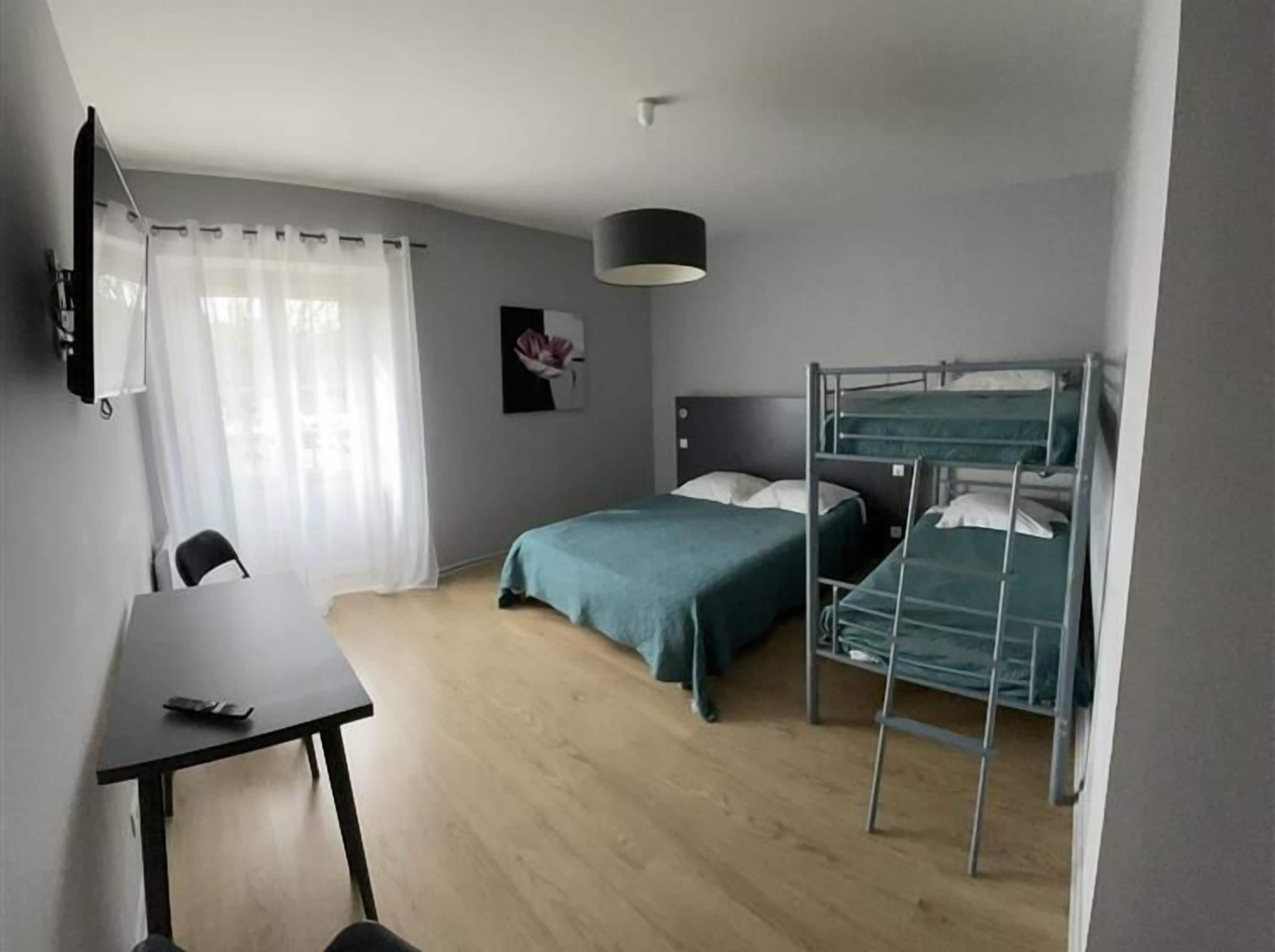 family room | blackout curtains, free cots/infant beds, free wifi, bed sheets