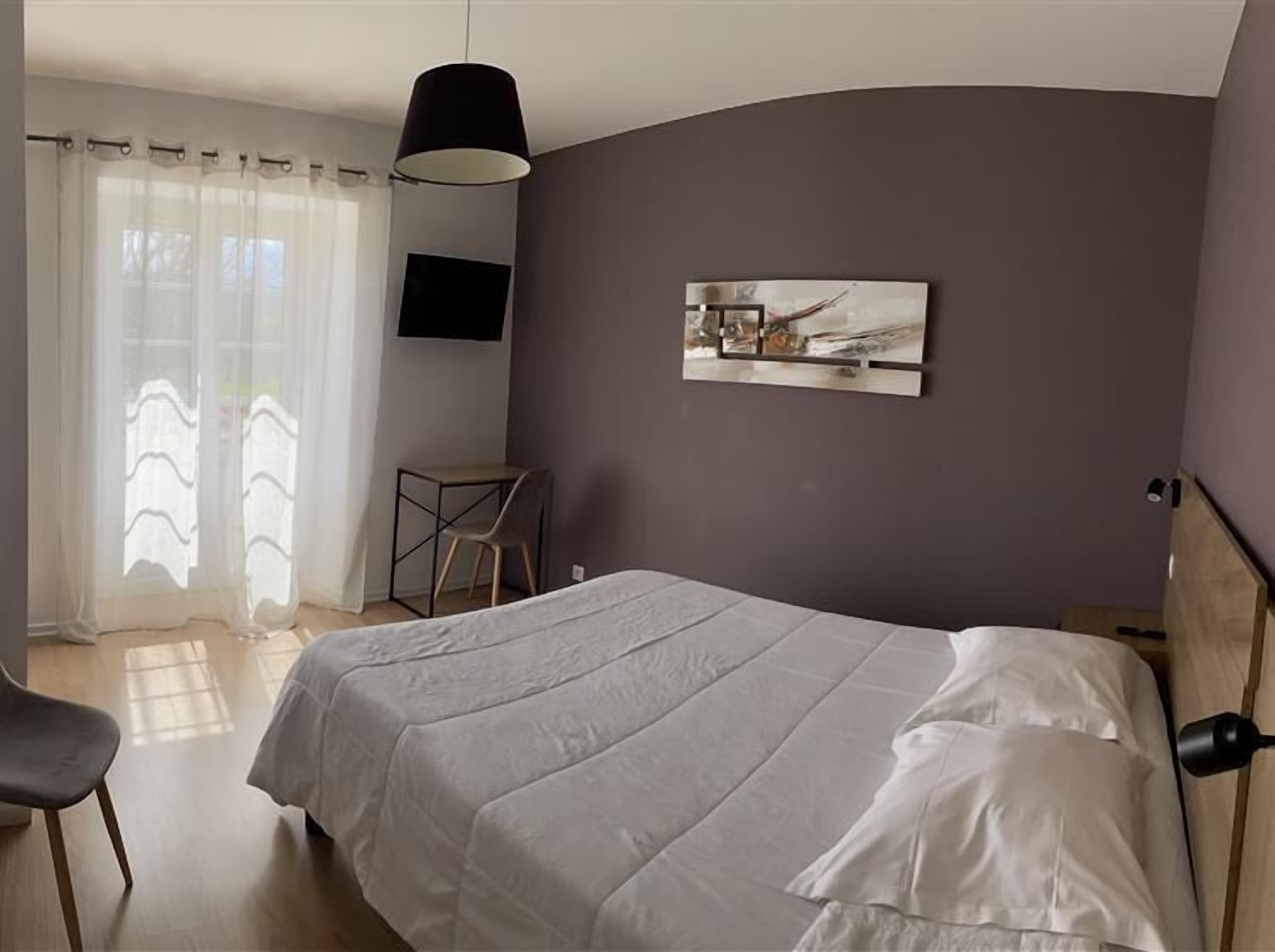 comfort double room | blackout curtains, free cots/infant beds, free wifi, bed sheets