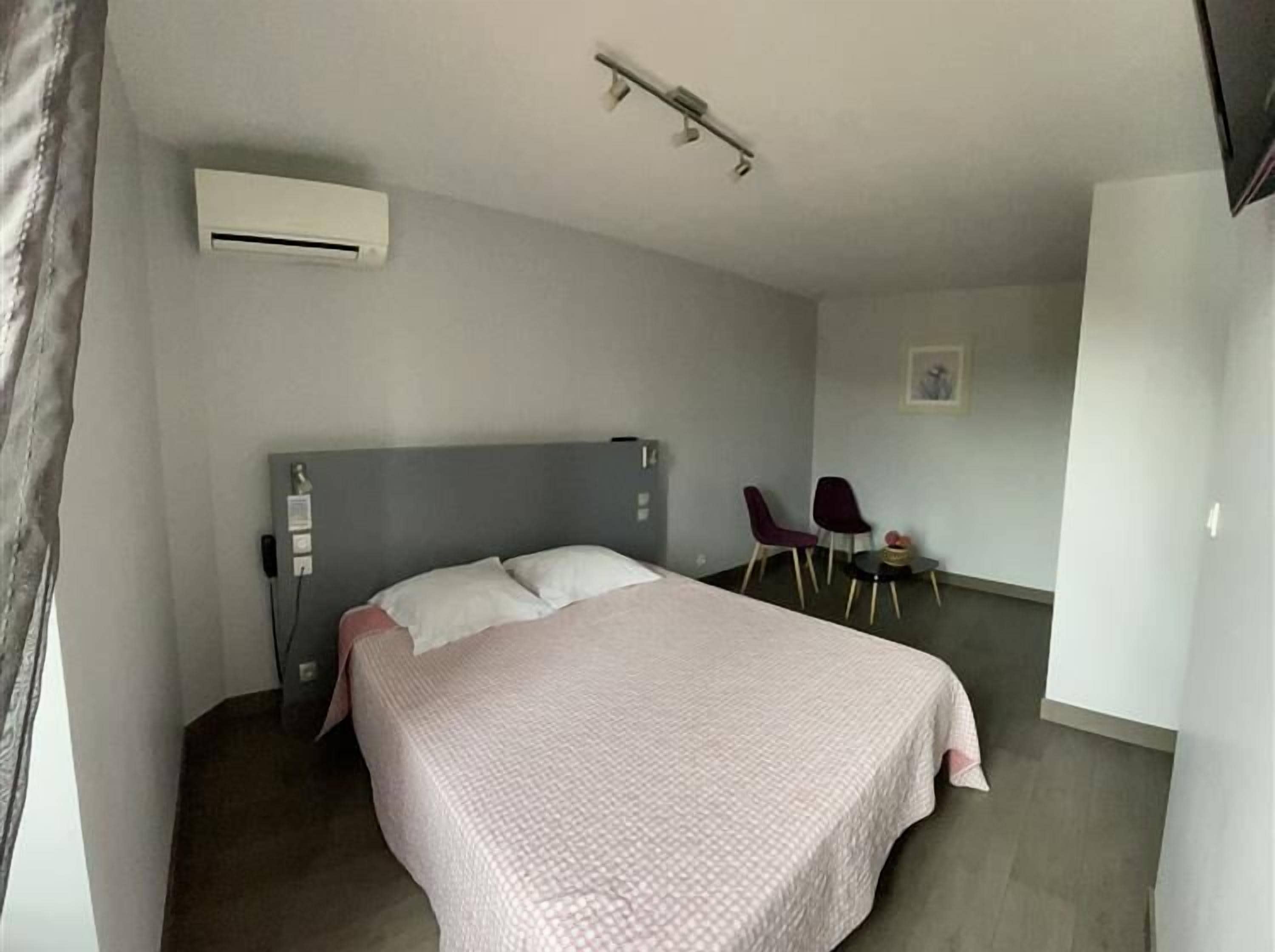 junior suite | blackout curtains, free cots/infant beds, free wifi, bed sheets