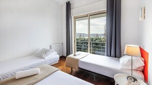 Basic Triple Room, 3 Katil Bujang (Single), Non Smoking, Private Bathroom