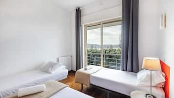 Basic trippelrum - 3 enkelsängar - icke-rökare - privat badrum | Strykjärn/strykbräda, gratis wi-fi och sängkläder