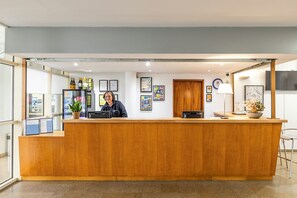Reception - HI Porto – Pousada de Juventude - Hostel (Porto)