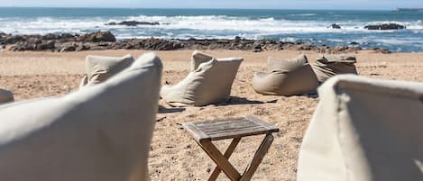 Beach nearby, 10 beach bars