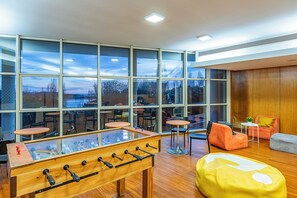 Lobby sitting area - HI Porto – Pousada de Juventude - Hostel (Porto)