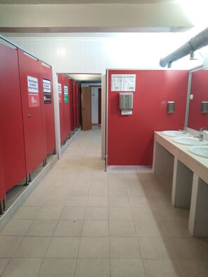 Quadruple Room | Shared bathroom - HI Portimão – Pousada de Juventude - Hostel (Portimão)