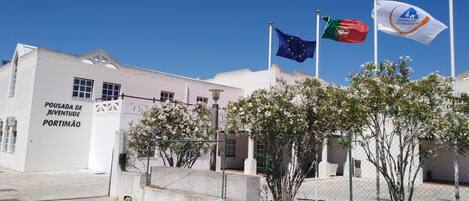 Fachada de la propiedad