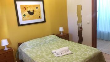 20 bedrooms, soundproofing, iron/ironing board, free WiFi