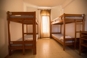 20 habitaciones, insonorización y tabla de planchar con plancha 