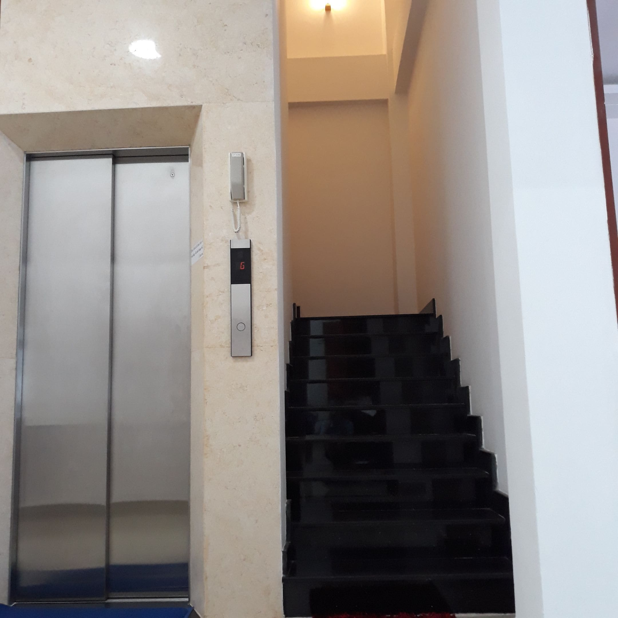 المنشأة من الداخل