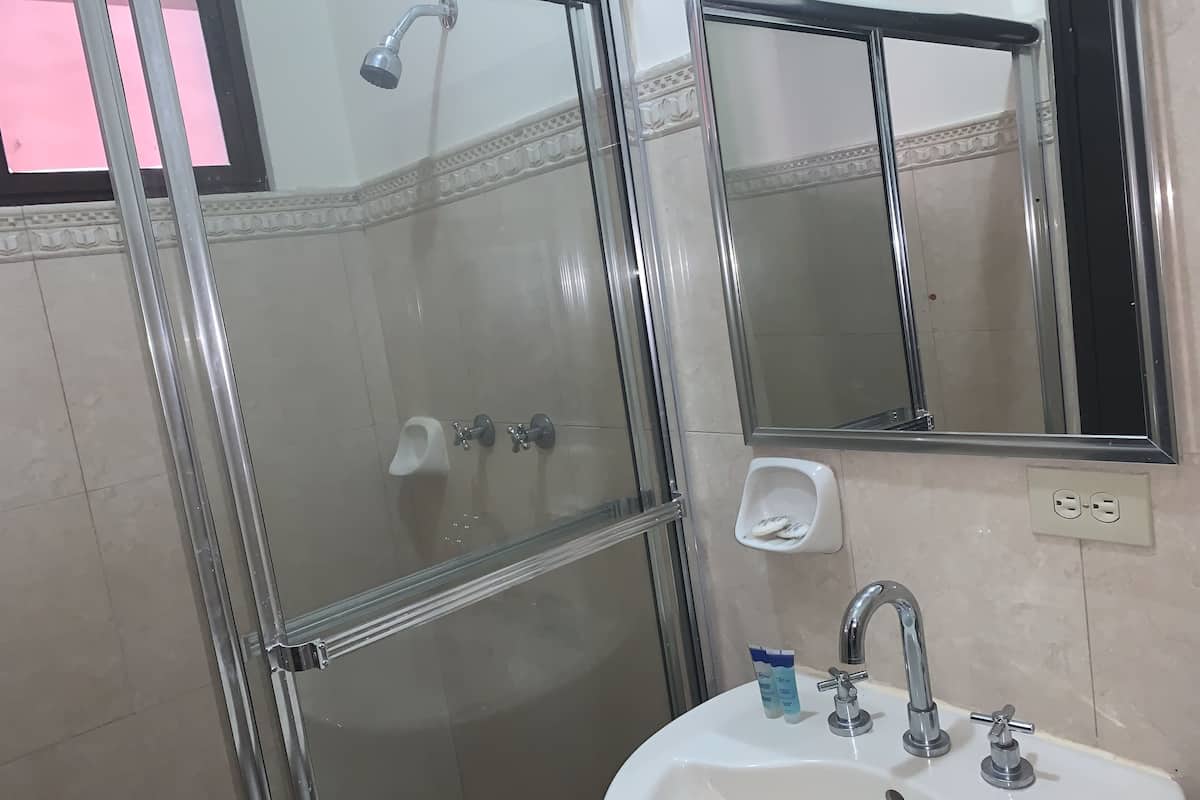 shower, free toiletries, towels