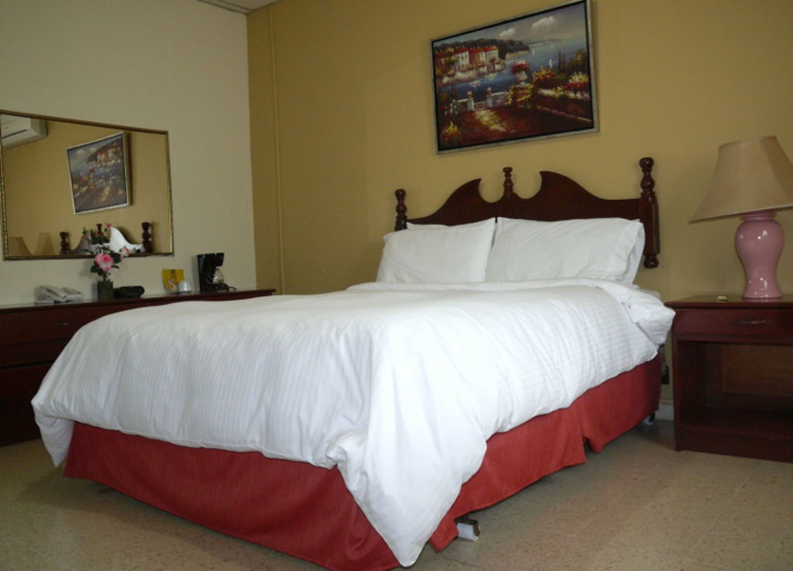 deluxe room | in-room safe, desk, iron/ironing board, free wifi