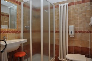 Shower, free toiletries, hair dryer, bidet