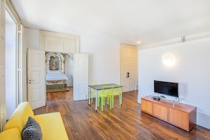 Appartement, 1 chambre | Coin séjour | Livres