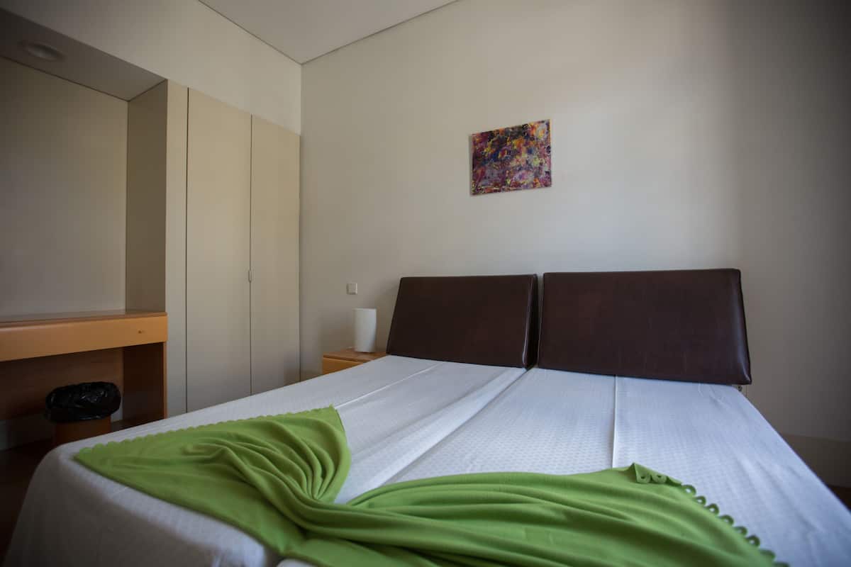 6 bedrooms, blackout drapes, iron/ironing board, free WiFi