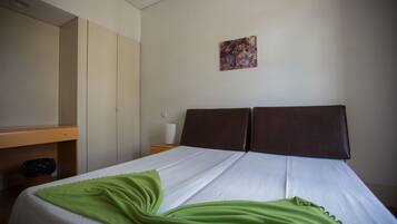 6 Schlafzimmer, Verdunkelungsvorhänge, Bügeleisen/Bügelbrett