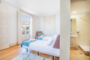 Phòng | 6 phòng ngủ, màn/rèm cản sáng, bàn ủi/dụng cụ ủi quần áo 