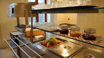 Free daily buffet breakfast