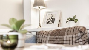 Desk, WiFi (free), bed sheets - Haberkamp Hotel (Achim)