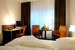 Desk, free WiFi, bed sheets - Haberkamp Hotel (Achim)
