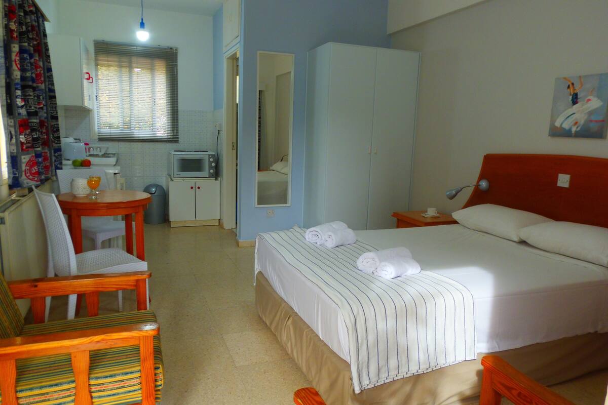 Studio, 1 Double Bed, Garden View | Living area | Flat-screen TV