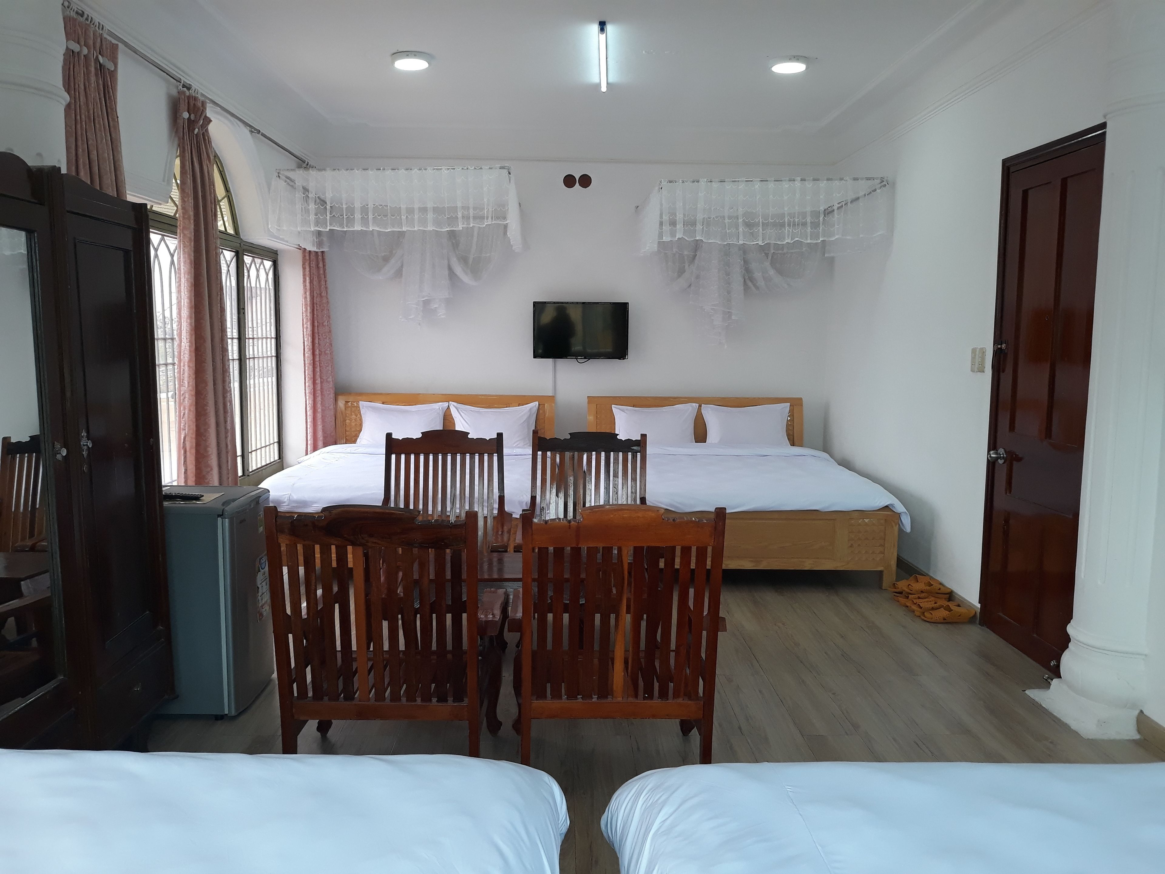 Habitación (8 People) | Minibar, escritorio, tabla de planchar con plancha y wifi gratis 