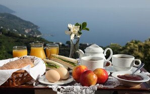 Free daily buffet breakfast - Stilvi (Zagora-Mouresi)