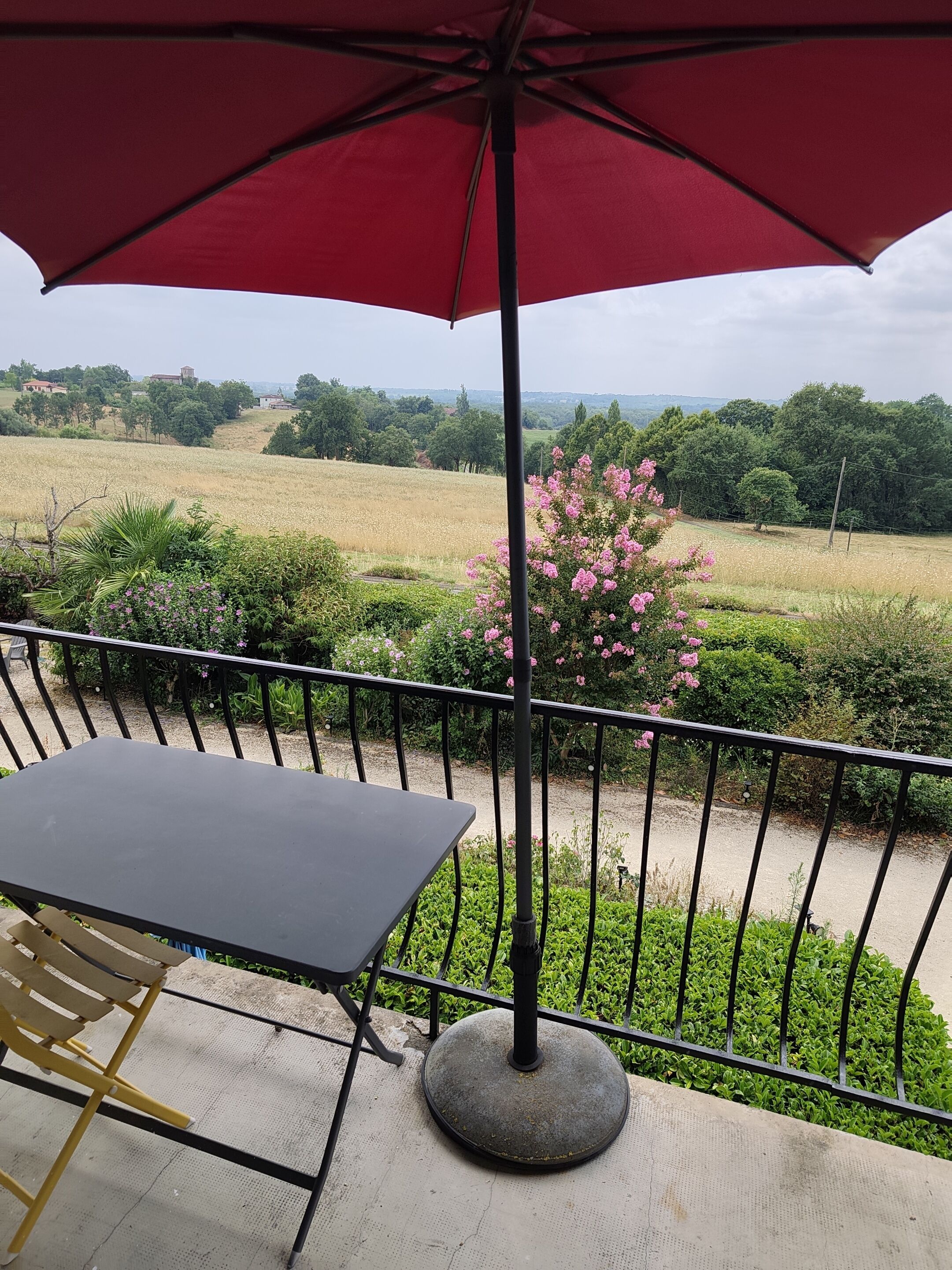 Klassiek appartement, uitzicht op de binnenplaats | Uitzicht vanaf balkon