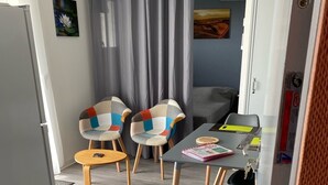 Studio (N°11) | Bahagian dalam