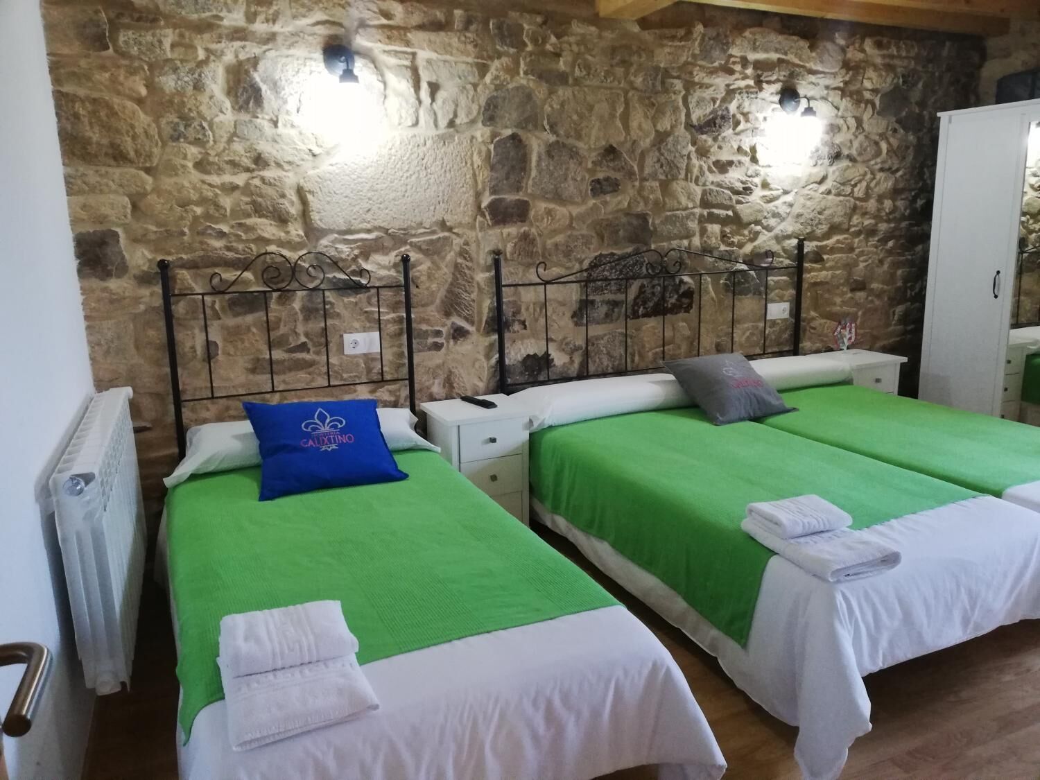 desk, free wifi, bed sheets, wheelchair access