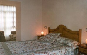 Habitació doble o amb dos llits individuals | Wifi gratuïta i roba de llit