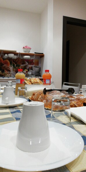 Petit déjeuner complet compris tous les jours