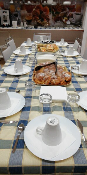Free daily full breakfast  - Bed and Breakfast Controtempo (Reggio Calabria)