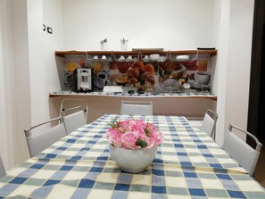 Free daily full breakfast  - Bed and Breakfast Controtempo (Reggio Calabria)