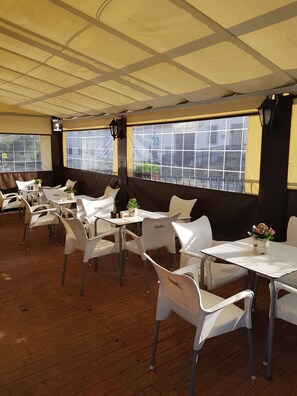 Porch - Hotel Restaurante Carvajal (Torrejon El Rubio)