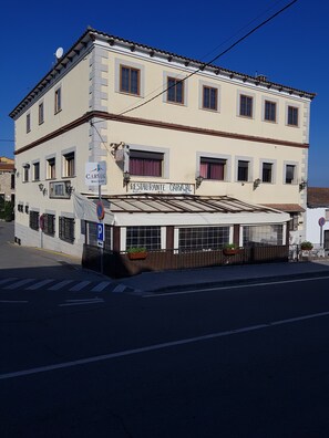 Front of property - Hotel Restaurante Carvajal (Torrejon El Rubio)